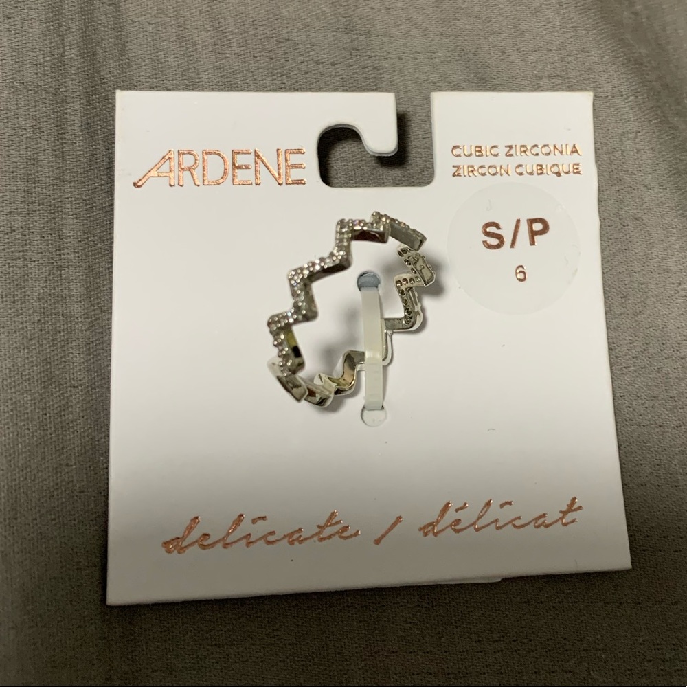 ✨FREE ADD ON✨ Ardene Size6 Ring w/ Cubic Zirconia